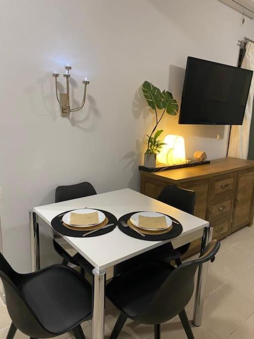 Studio In The Center, 2 Mins From The Beach Loutráki Zewnętrze zdjęcie
